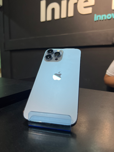 iPhone 13 pro Max seminuevo.